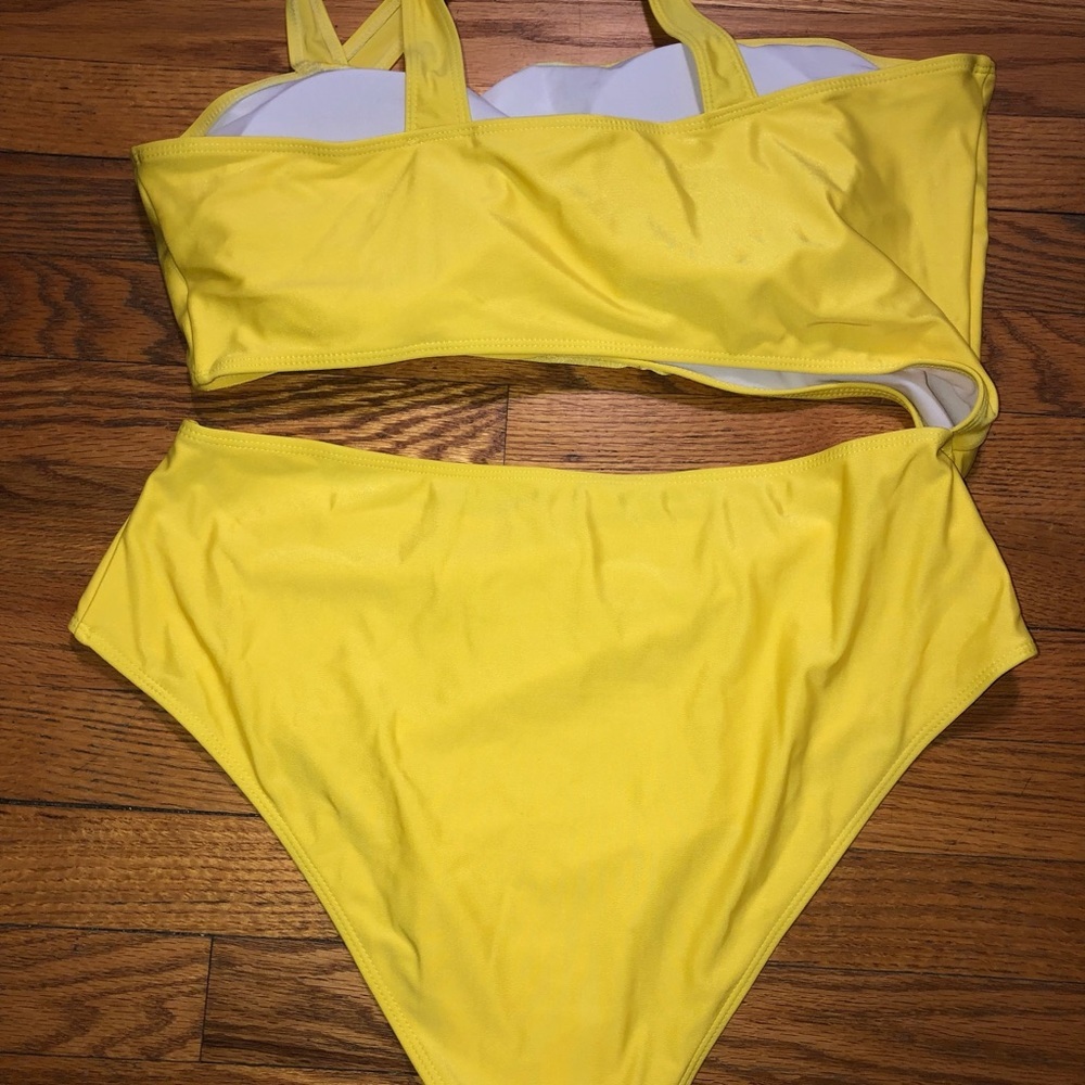 Cupshe Swimsuit NWOT - Picture 2 of 5